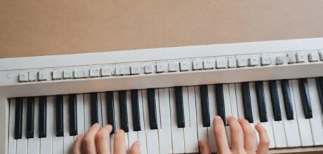 Como Aprender a Tocar Teclado com o App Cifra Club: Guia Completo
